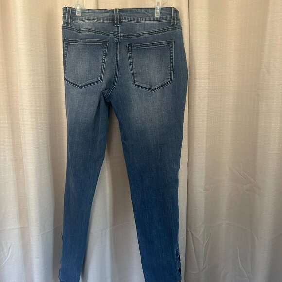Maurices Sixe Medium Lace leg jeans VERY CUTE! - Picture 9 of 10